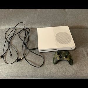 Xbox One S 1 TB (comes with all wires and controller)